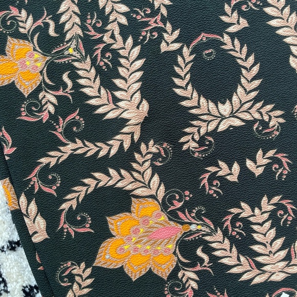 LulaRoe Pencil Skirt - Picture 2 of 3